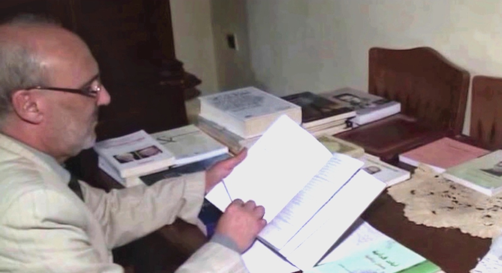 قطوف – عبد العزيز كحيل: جلد الذات والنقد الذاتي