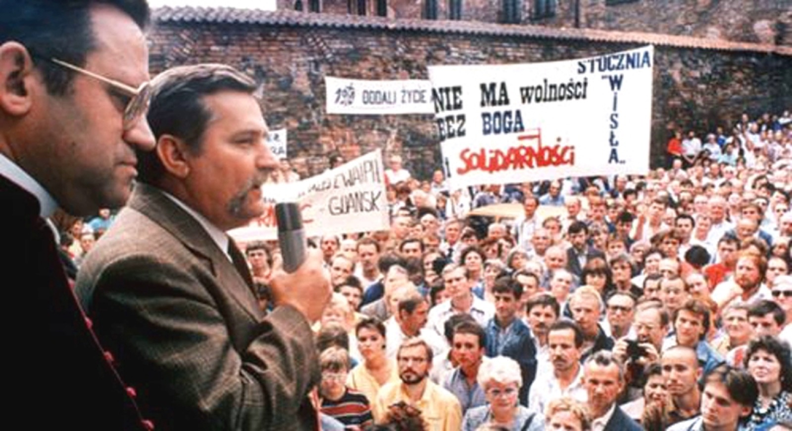 ليخ فالينسا