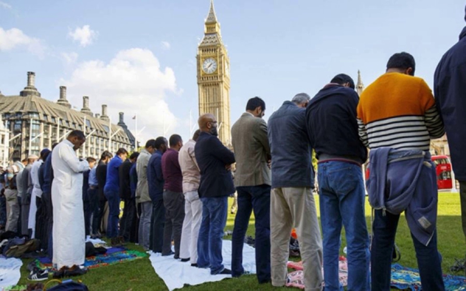 مغترب يتحدث بين يدي العلماء