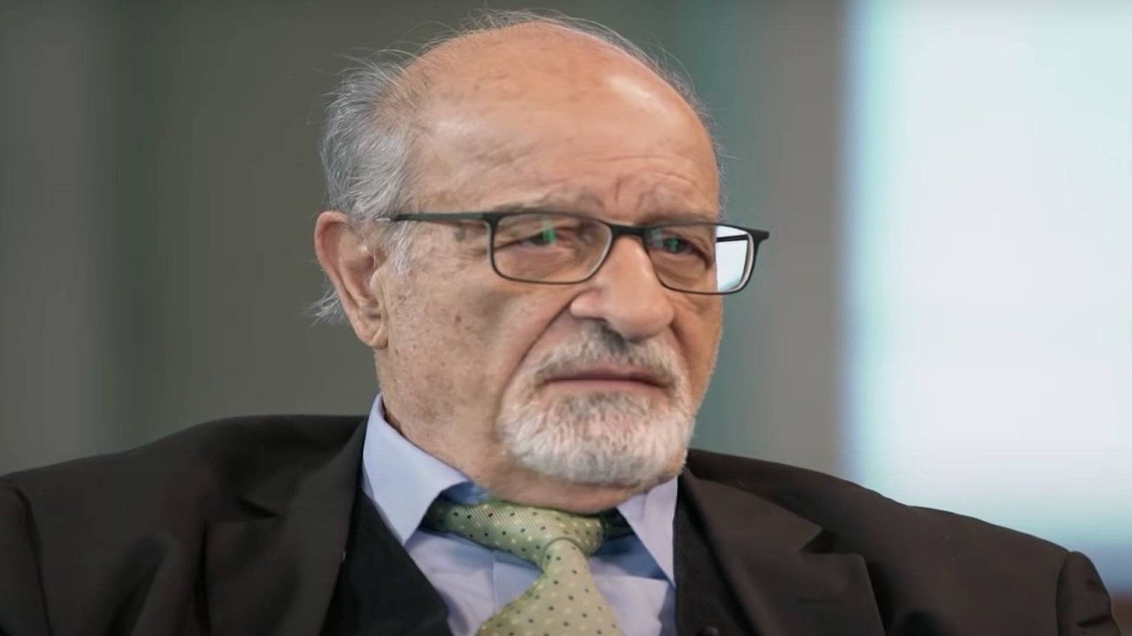 للتحميل – هيثم المالح في محاكمة العصر: من يحاكم من؟!